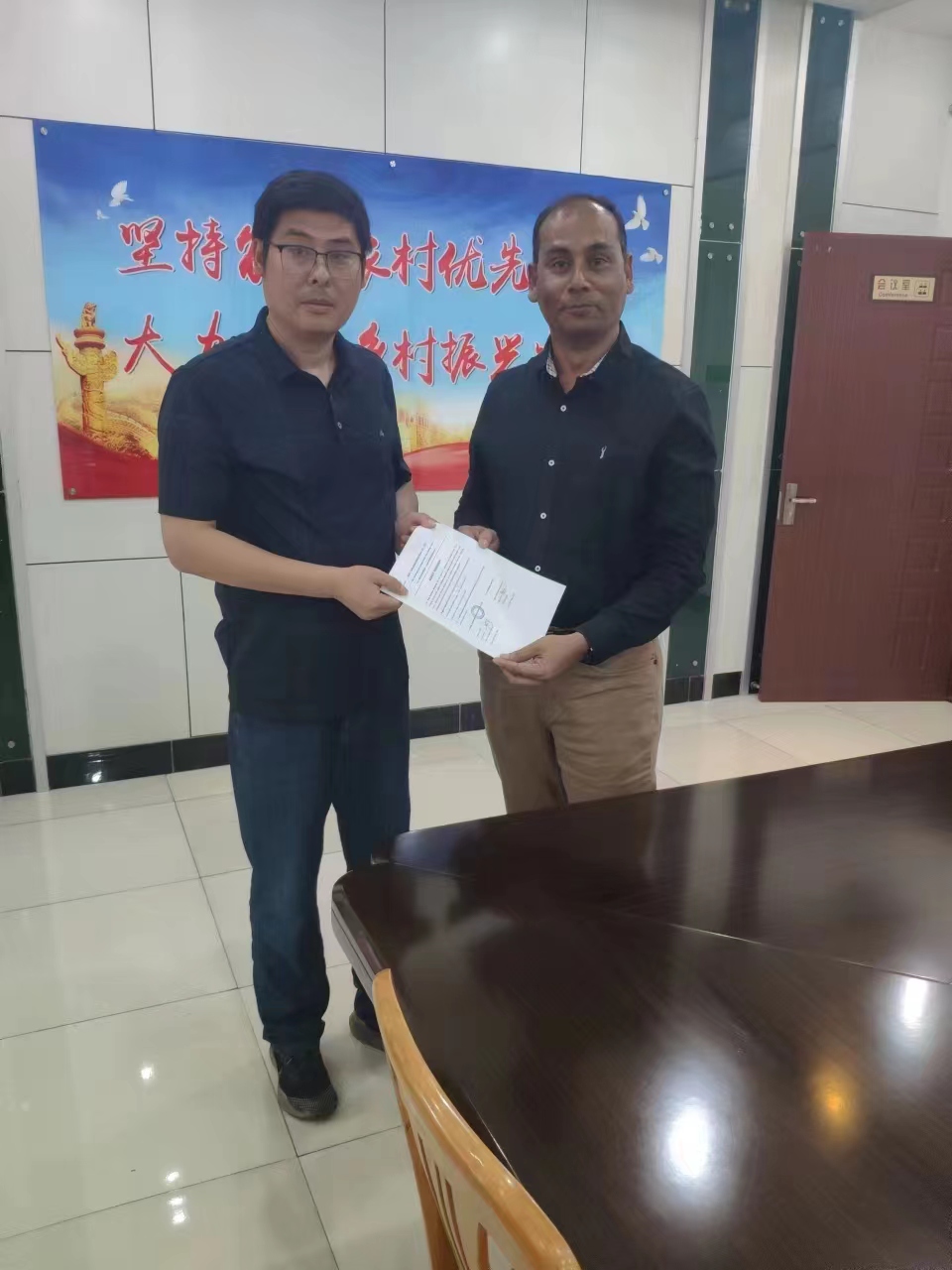 外商來我公司考察,并順利簽約成功