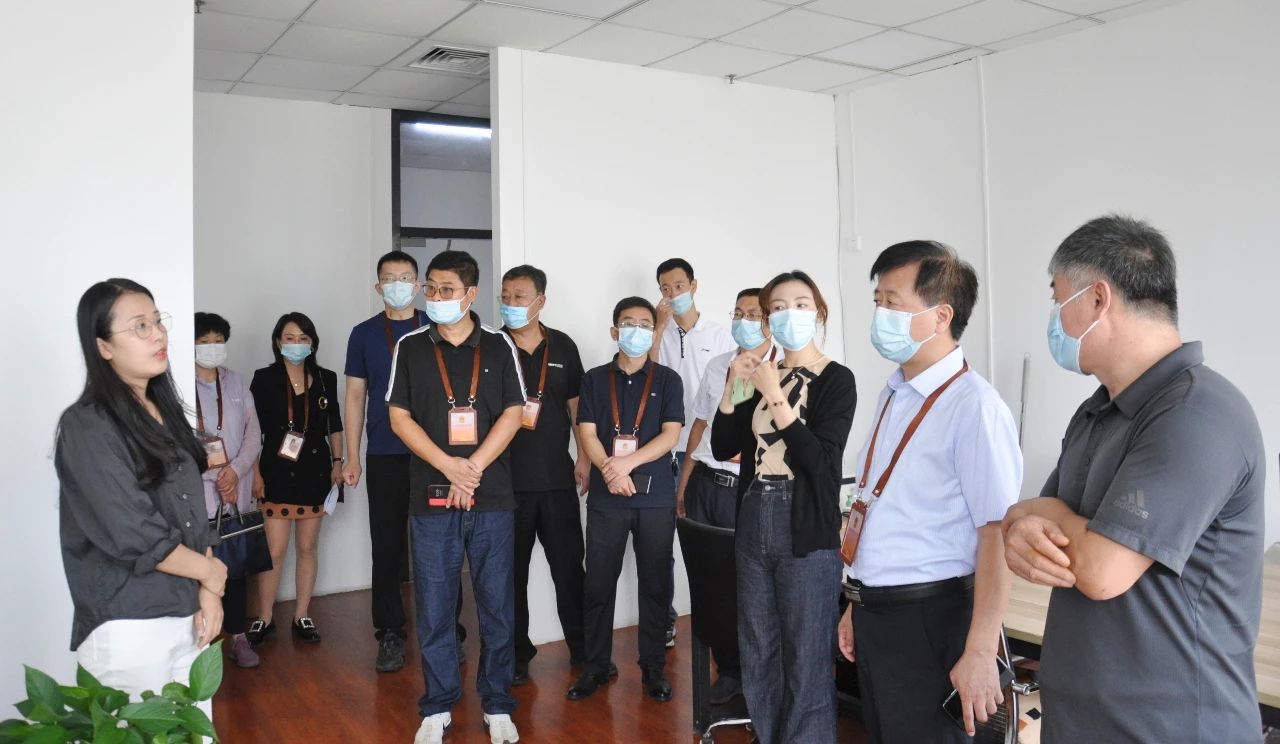 滄州市政協委員,滄州市運河區人大常委,我公司董事長劉榮軍先生參加調研